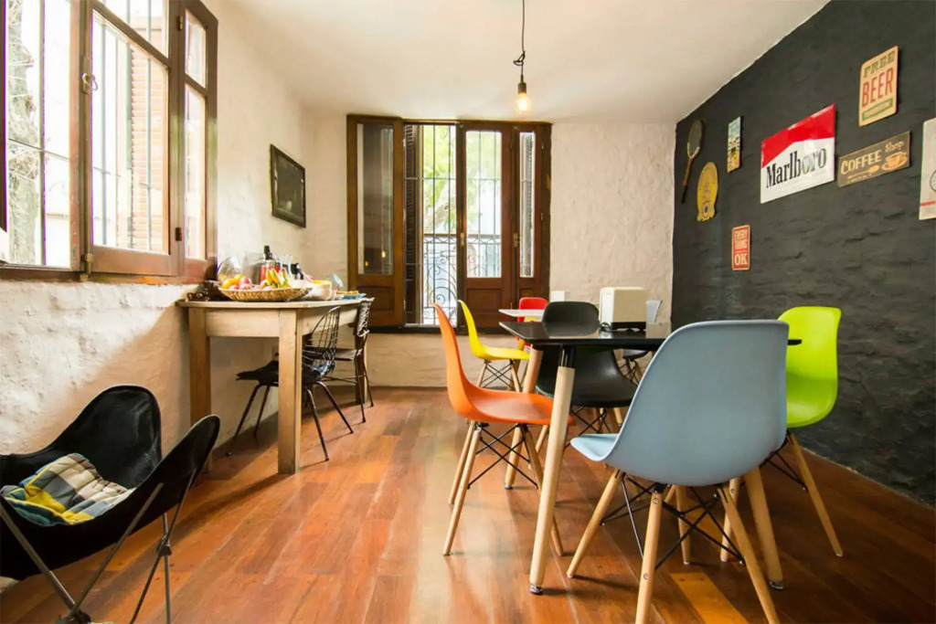 MedioMundo Hostel