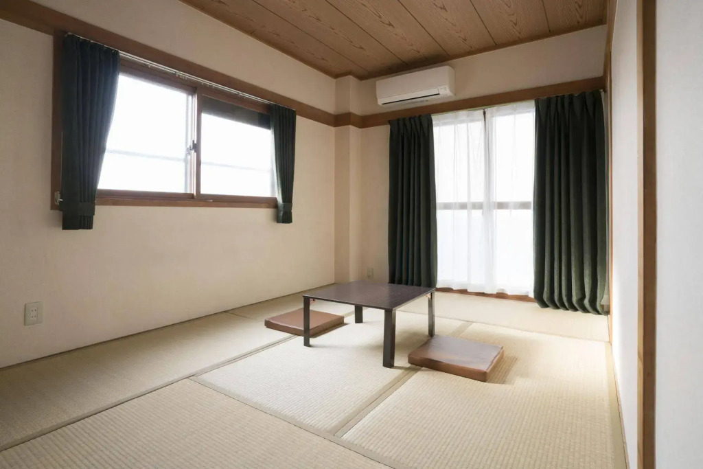 Tsubaki House