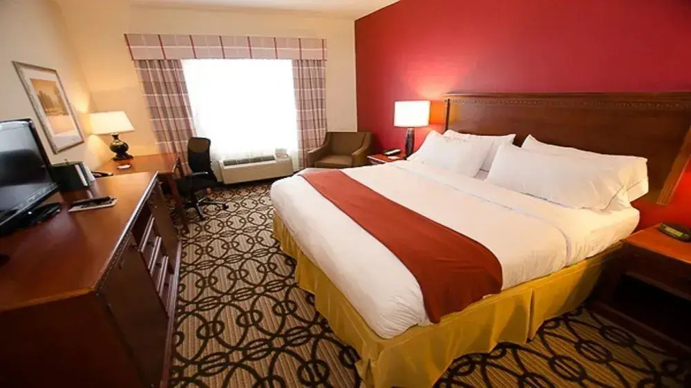 Holiday Inn Express & Suites LaGrange