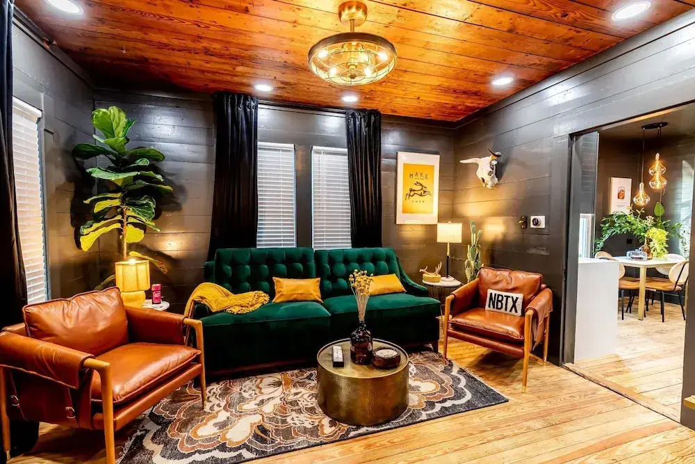 Best Location in Downtown NB Golf Cart Included!