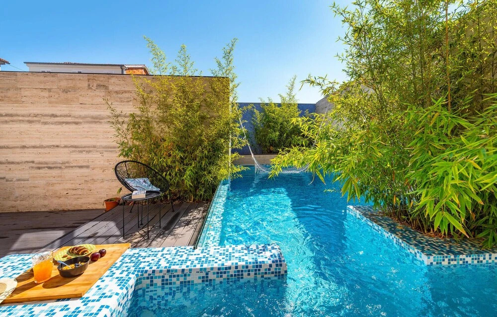 Amazing Home in Zadar with Outdoor Swimming Pool, Hot Tub & 2 Bedrooms