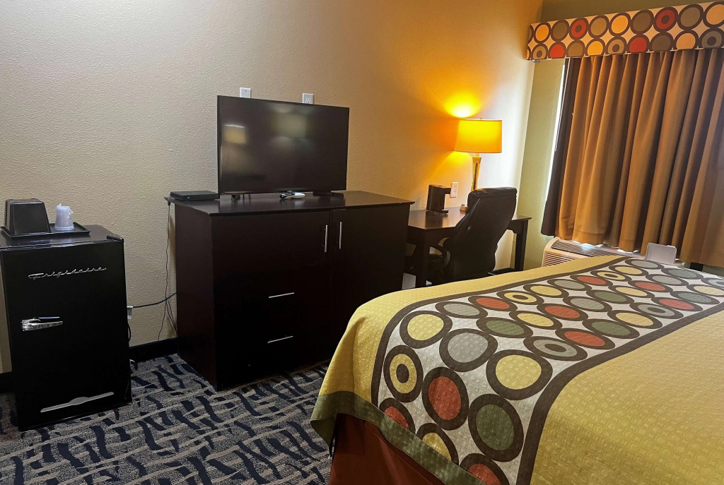 Super 8 by Wyndham Pasadena