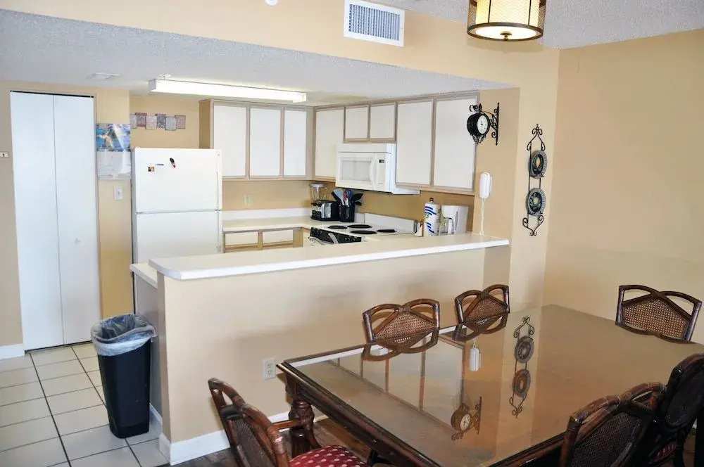 Verandas 305 3 Br condo by RedAwning