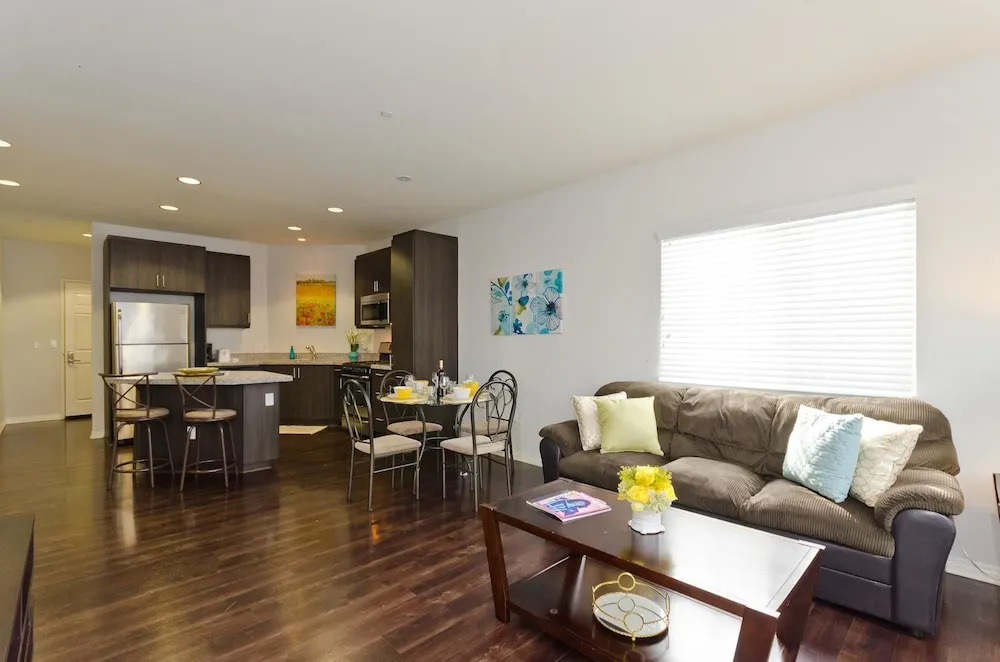 LA007 3 Bedroom Apartment By Senstay