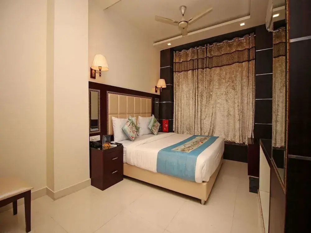 OYO Flagship 737 Paschim Vihar