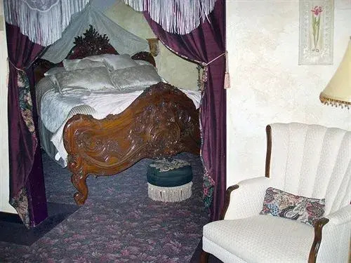 The Historic Brook Forest Inn