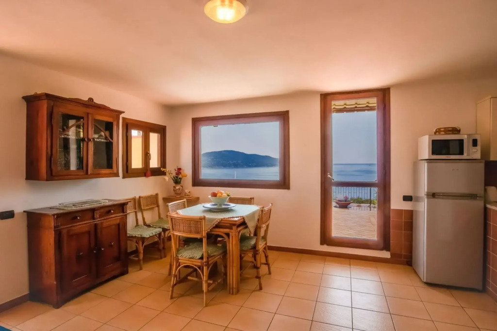 Between dreams and stars, Villa Capo Stella stands majestically on the cliff and is embraced by the-Villa Capo Stella