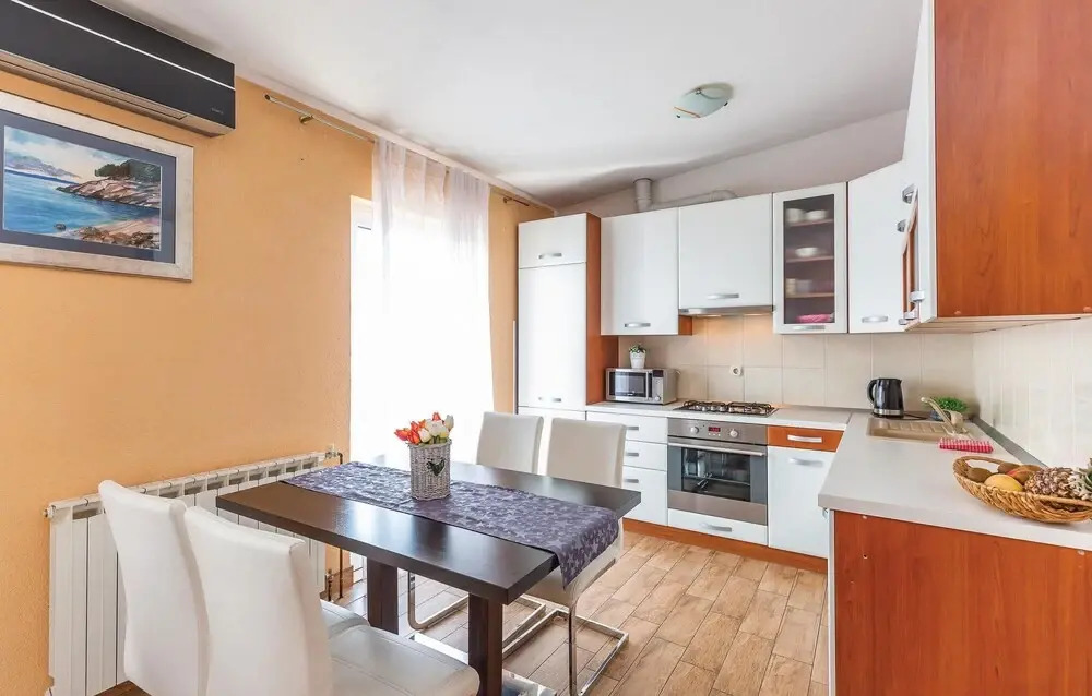 Amazing Home in Makarska With Wifi and 2 Bedrooms