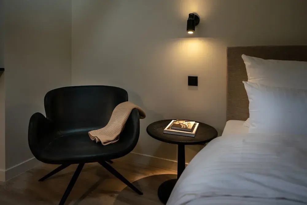 THE ADAMS - Self Check In Hotel