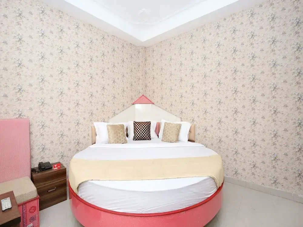 OYO 12745 Hotel Red House