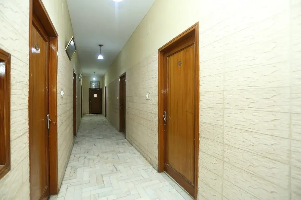 Gaurav Boarding House by OYO Rooms