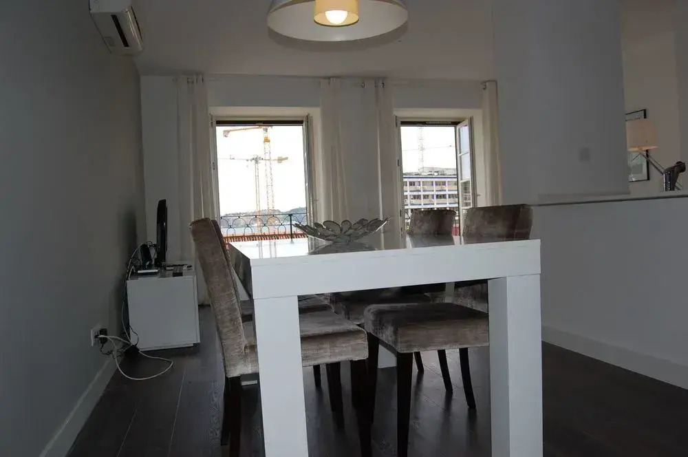 Wallis Apartments
