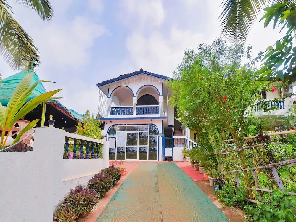 OYO 7509 O Classio Baga Beach Resort