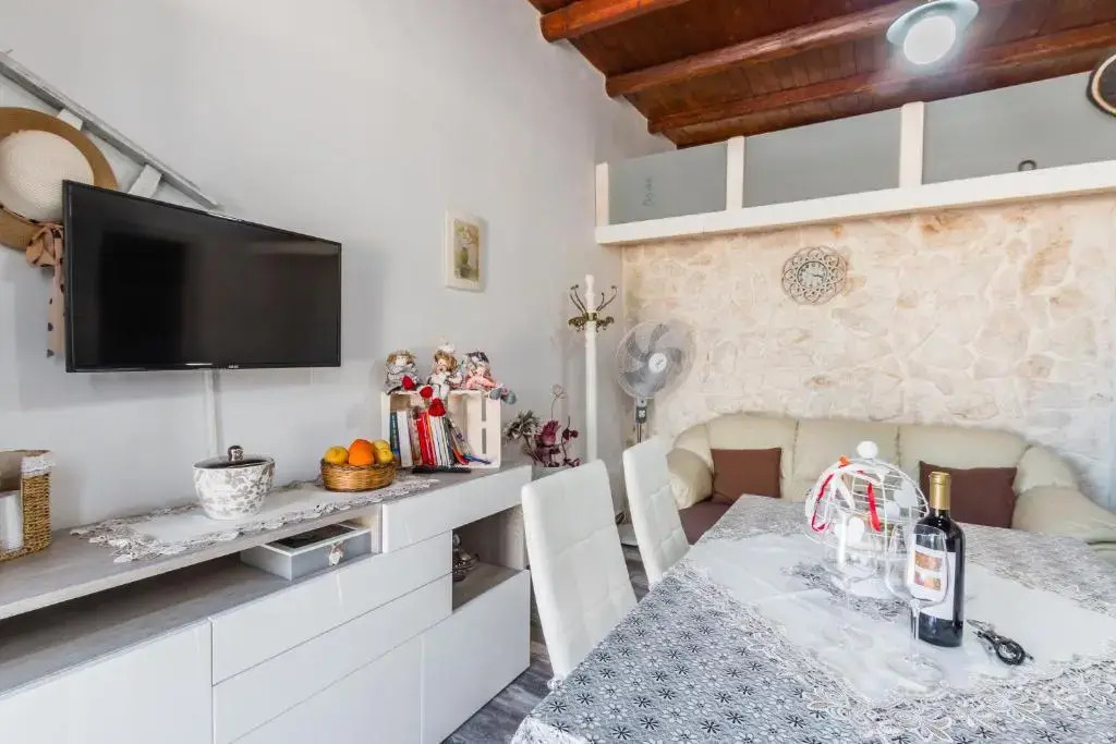 "The Cottage"with sea view, parking & wifi