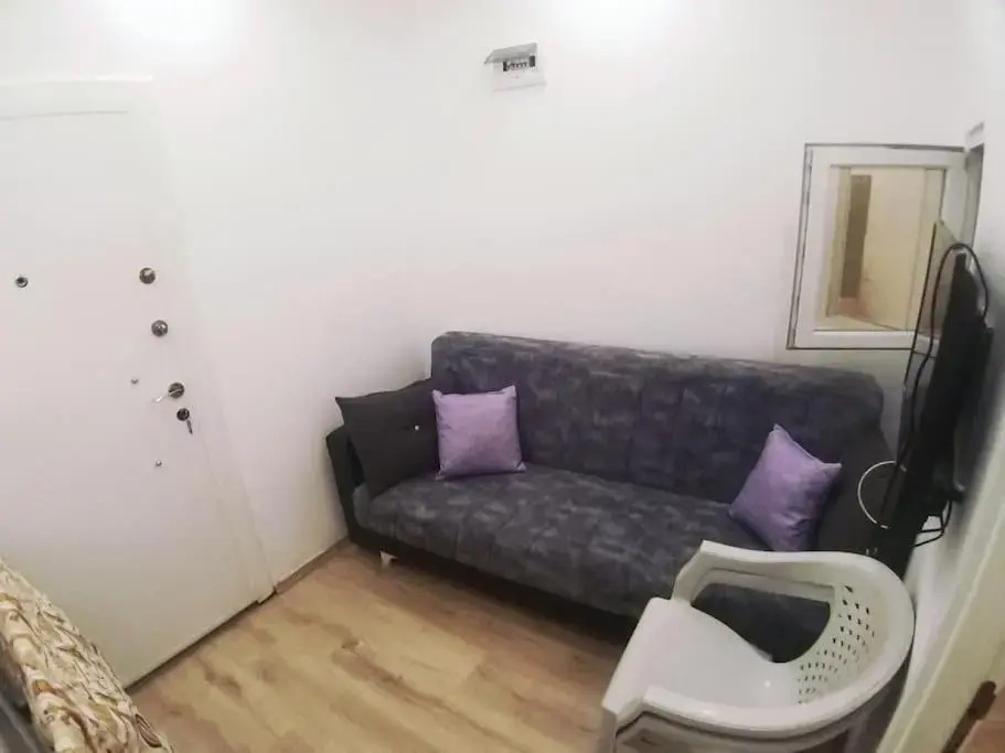 A TINY FLAT IN OLD TOWN AREA 850€ Per mounth