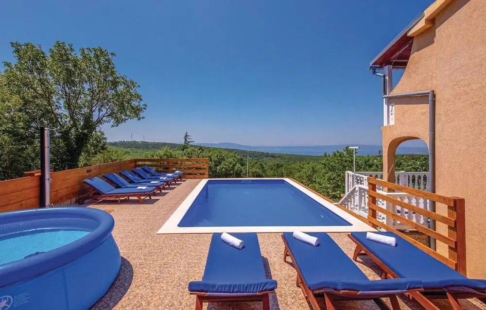 Beautiful Home in Donji Zagon With Wifi and 6 Bedrooms