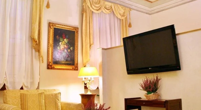 Tornabuoni La Petite Suite