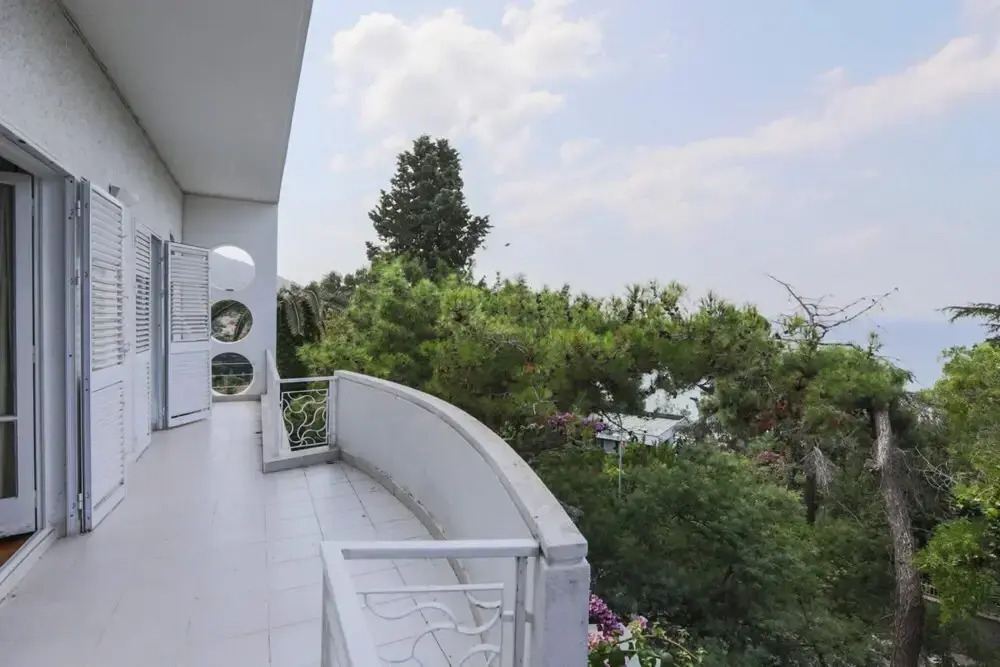 Luxury Mansion in the Heart of Prince Island