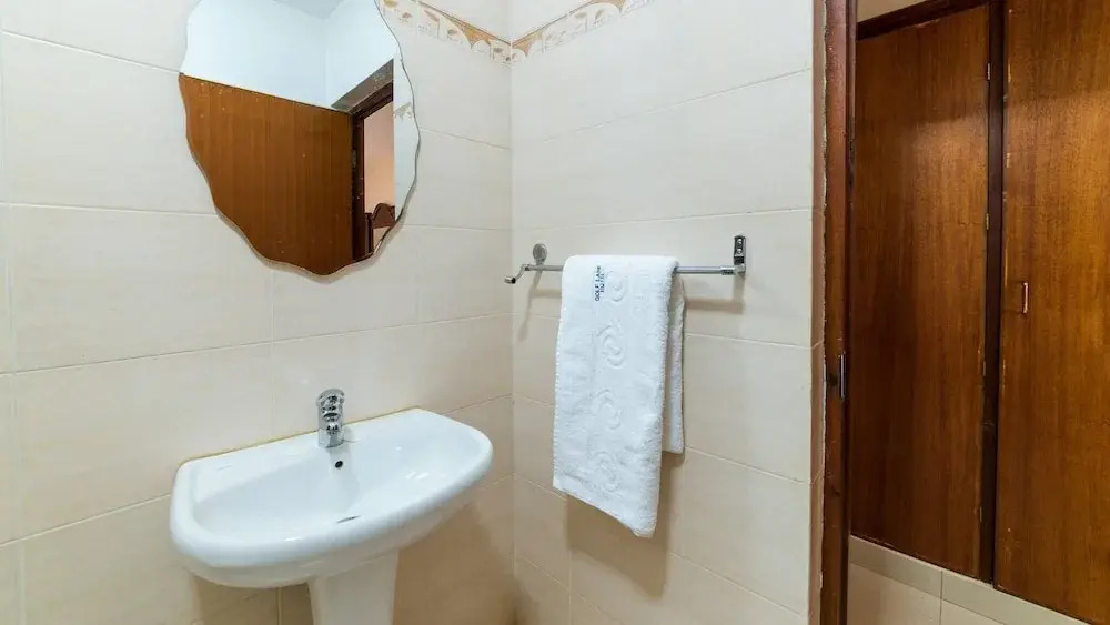 Trendy Deluxe Single Rooms In Masaka - 2