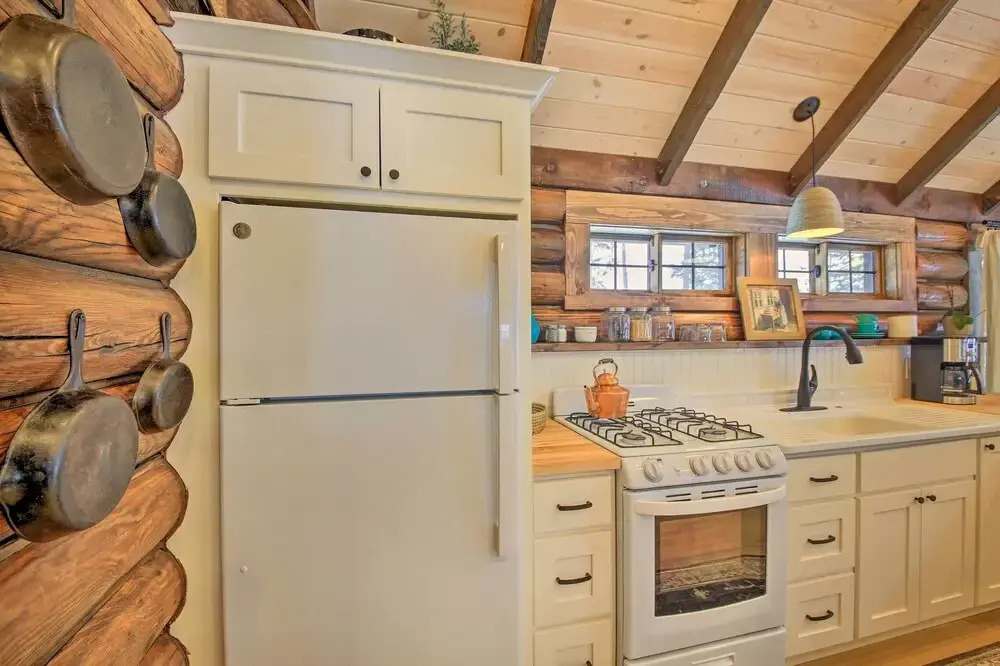 Serene Kootenai Cabin - 3 Mi to Dtwn & River!