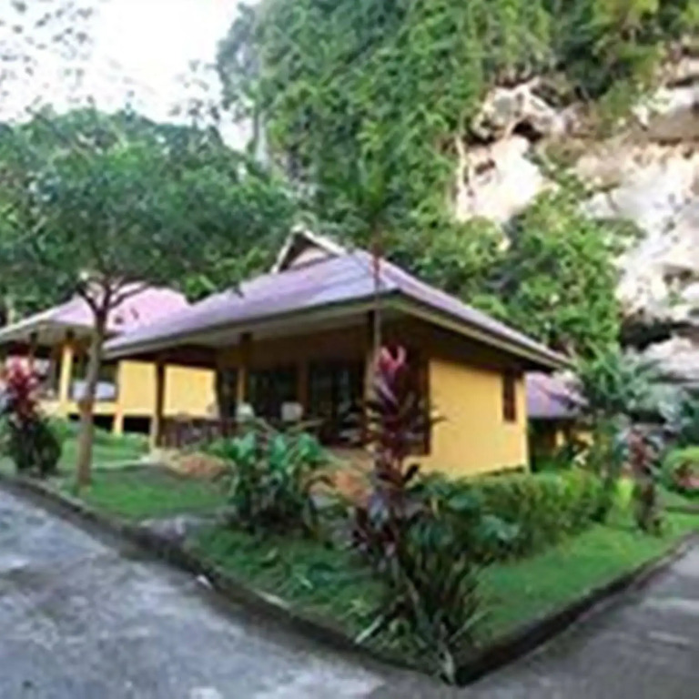 Tonsai Bay Resort