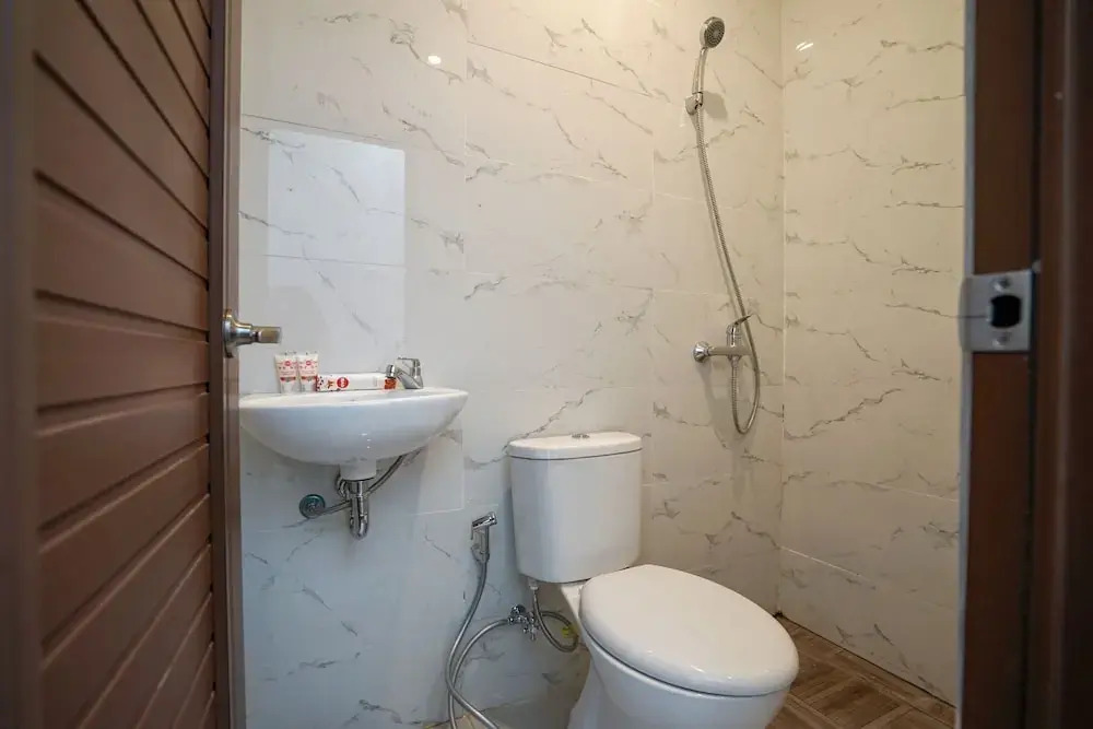 OYO 1270 Residence 8