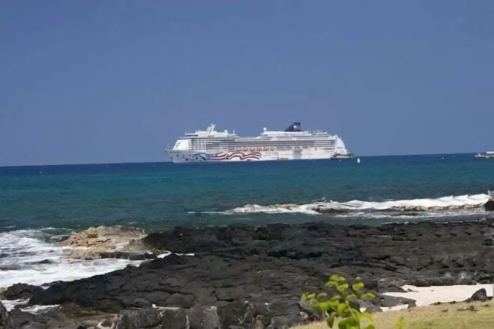 Easy Walk to Town Ocean Front AC & Wifi - Vrkcv