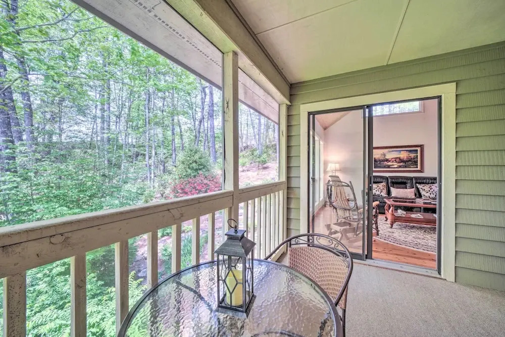 Scenic Sapphire Condo w/ Deck + Gas Grill!