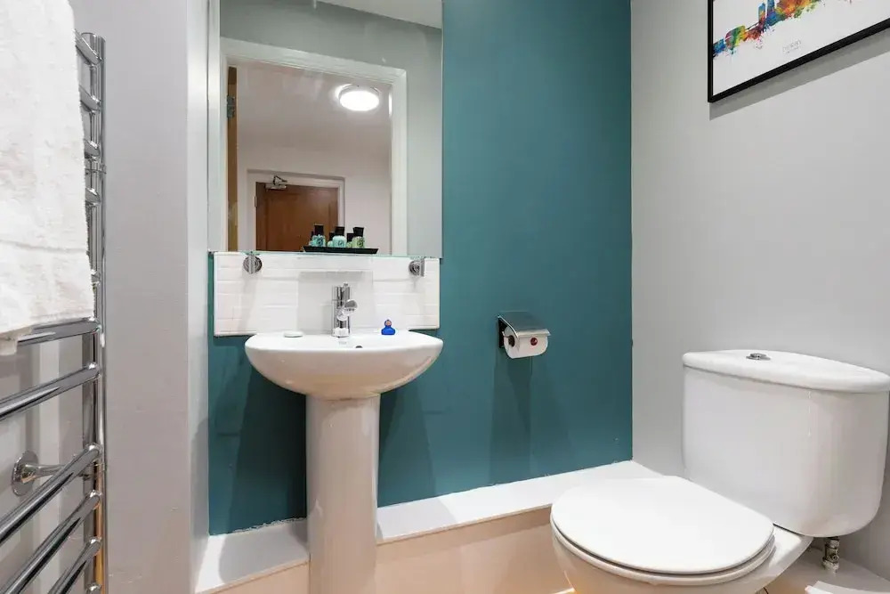 Cotels The Millhouse Corporate Apartments - PRIVATE APARTMENT BUILDINGS - GATED ENTRANCE - PARKING - WORK DESK