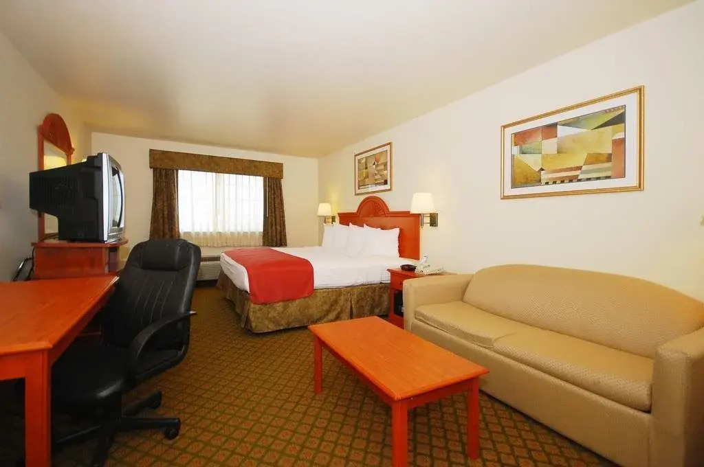 Best Western Inn & Suites - Henrietta