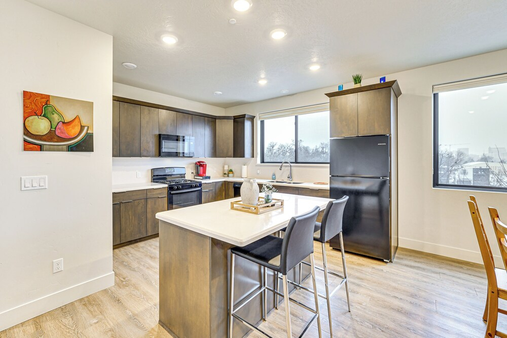 2 Mi to Dtwn: Dog-friendly Gem w/ Patio in Boise