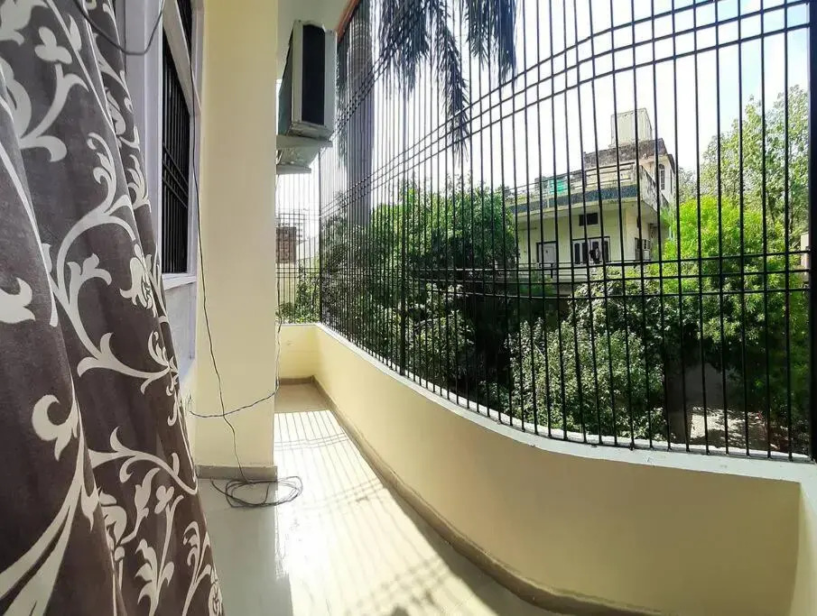 1bedroom ensuit flat with free covered car parking
