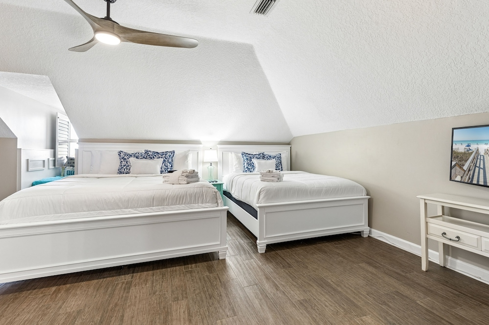 The Inn At Crystal Beach Ph 702 4 Bedroom Condo