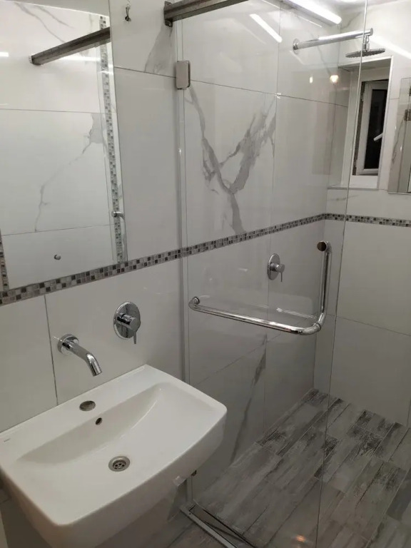 Apartment - Sleeps 5 - Parking - Balcony