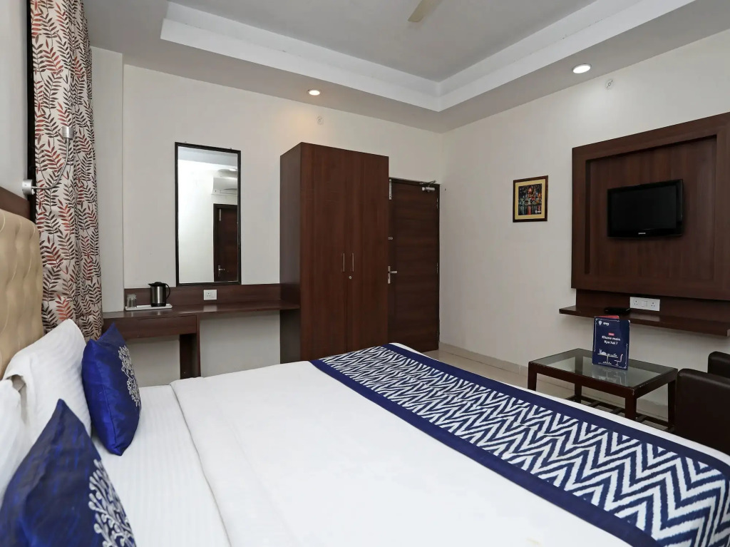 OYO 12270 Hotel Shobla Royale
