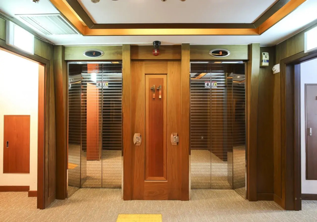 Themepark Tourist Hotel