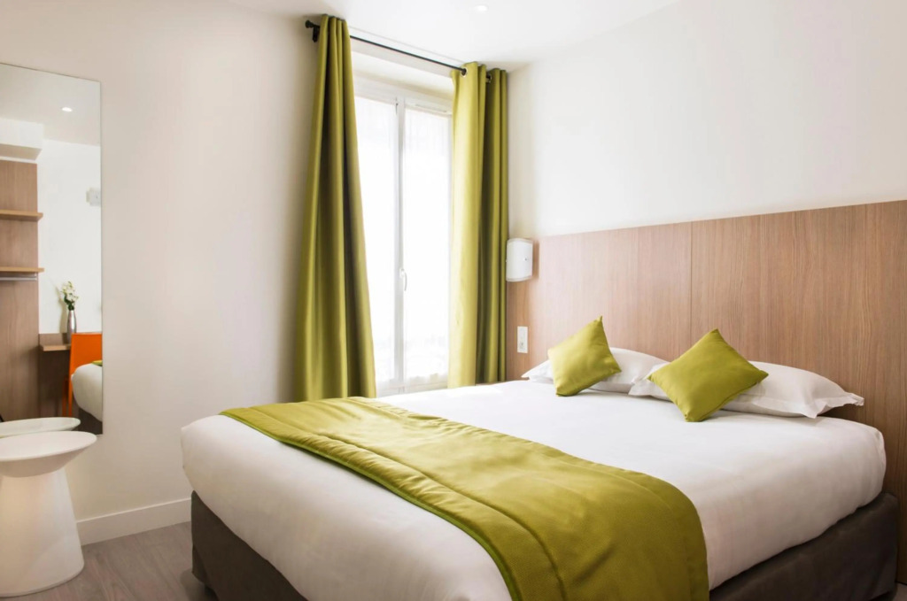 Crystal City Hotel