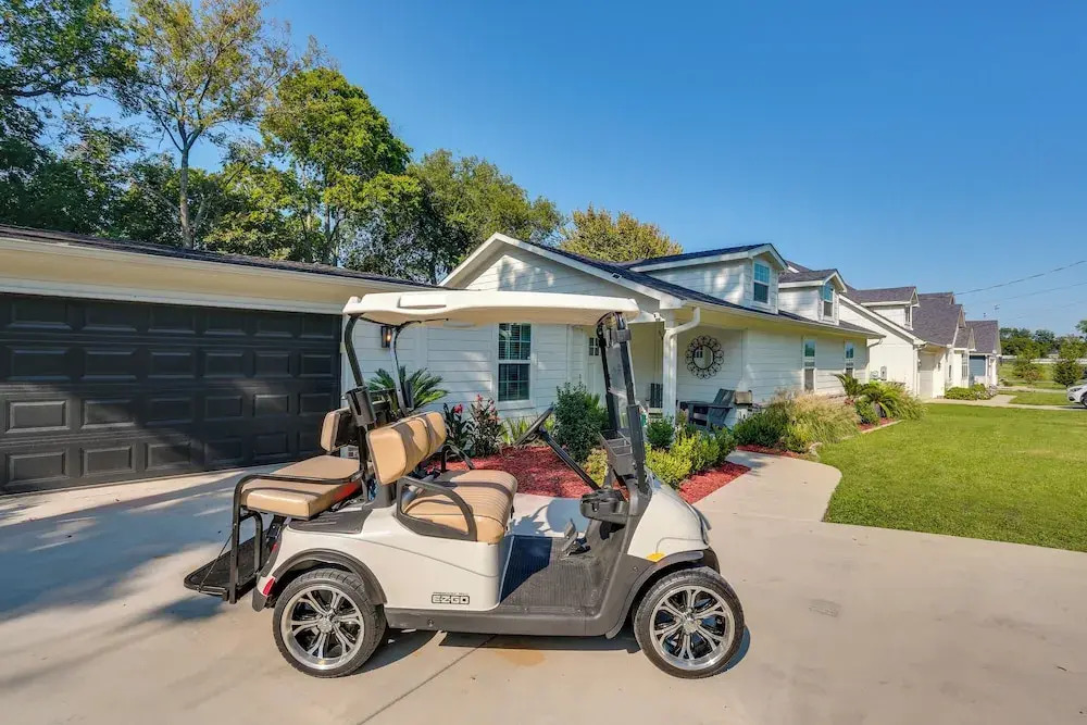 3 Mi to Lake Ray Roberts: Luxe Pilot Point Home