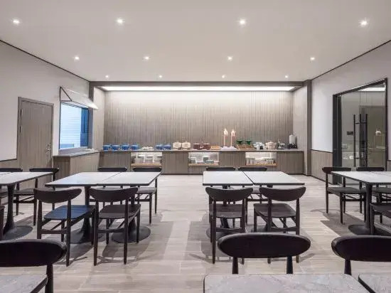 HanTing Hotel (Zhangjiagang Jingang Central Plaza)