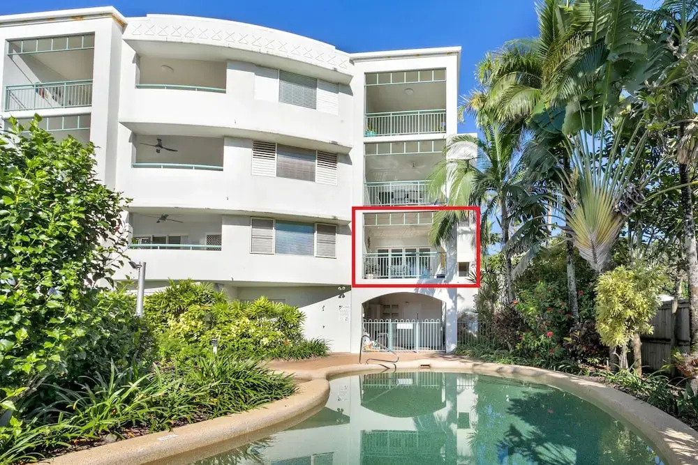 Beachfront Bliss 3-bedroom Apartment with Sea View 4