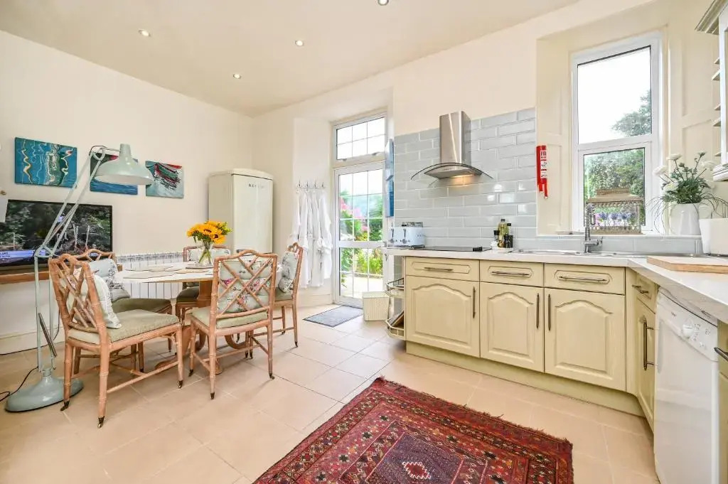 The Town House at Muntham- Luxury Holiday Home with Hot Tub