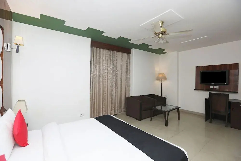 Capital O 445 Impress Hotel