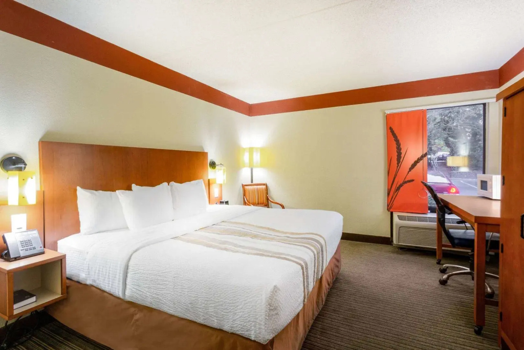 Spark by Hilton Charlotte Airport North