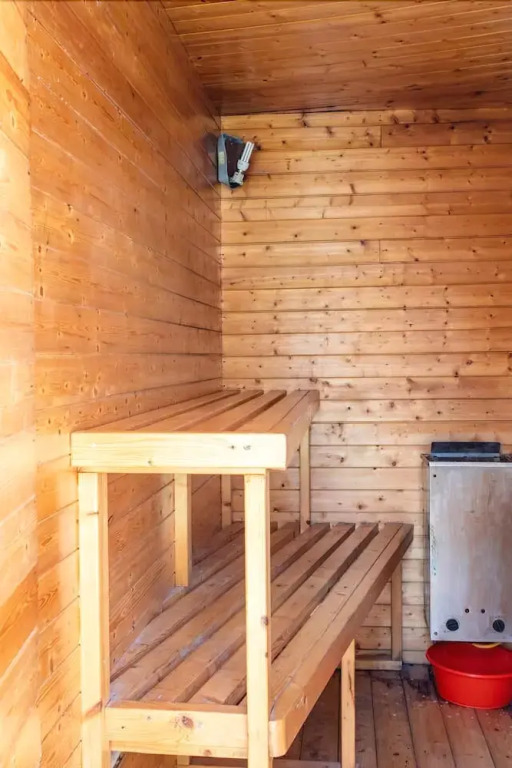 4 Bed House with Swimming pool and Sauna