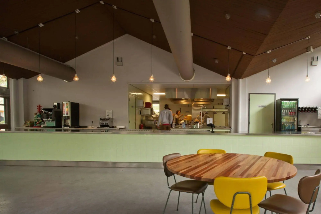 WOW Hostel Amsterdam