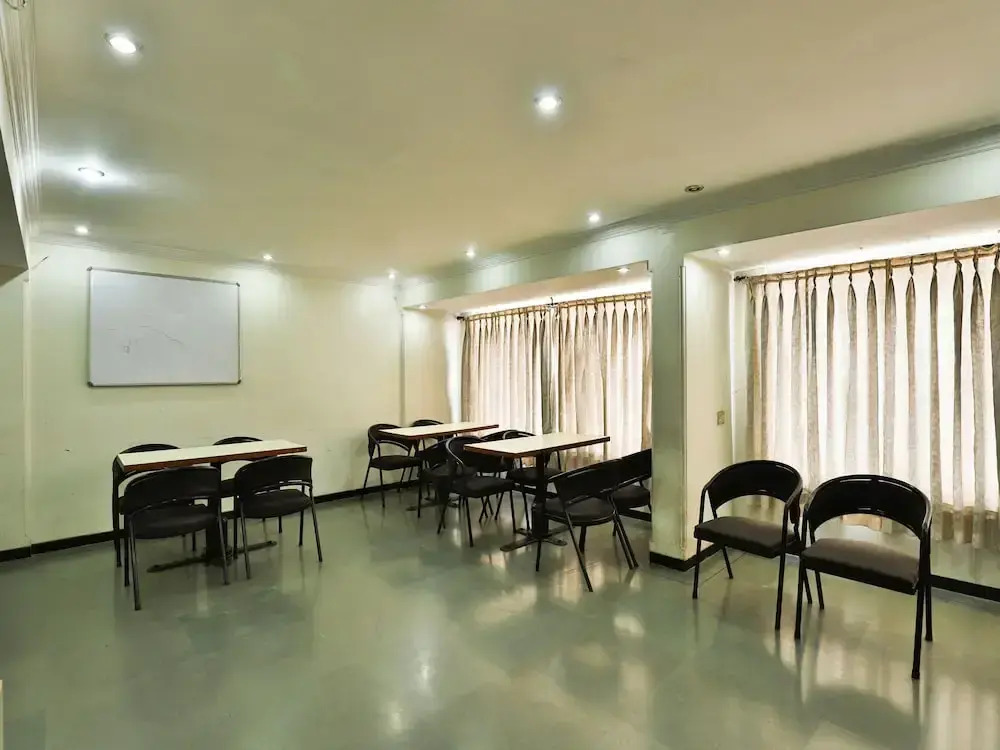OYO 14235 Hotel Ostria