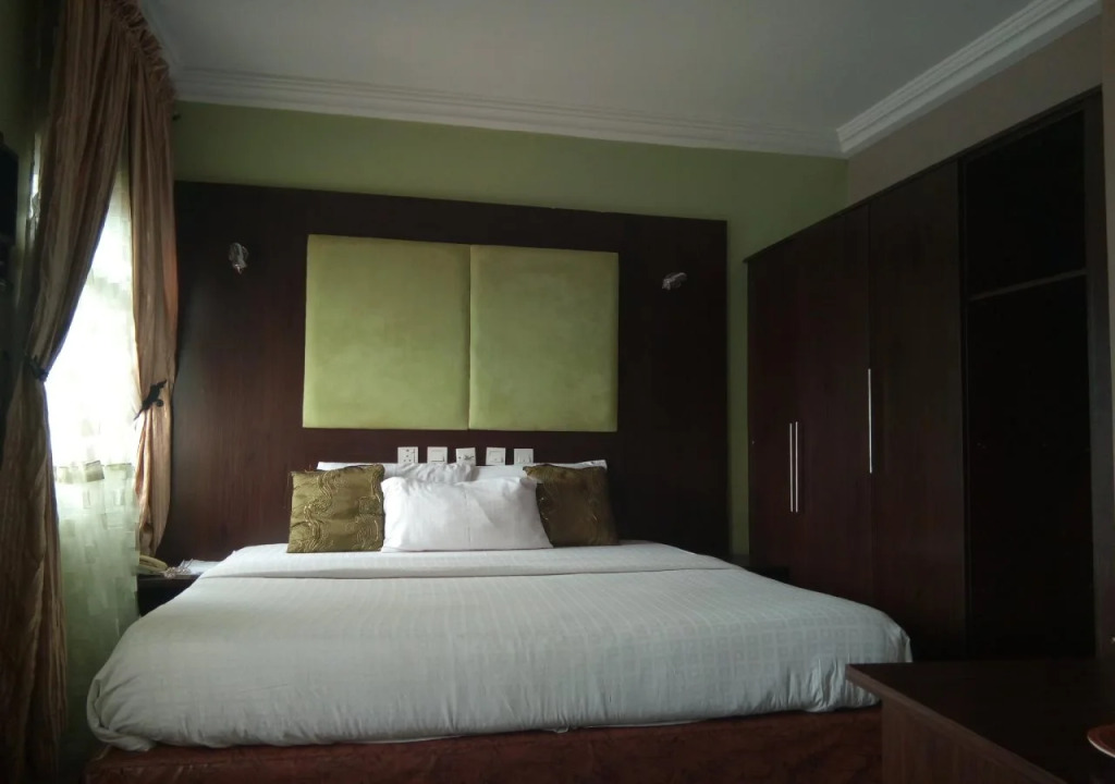Roses Hotel