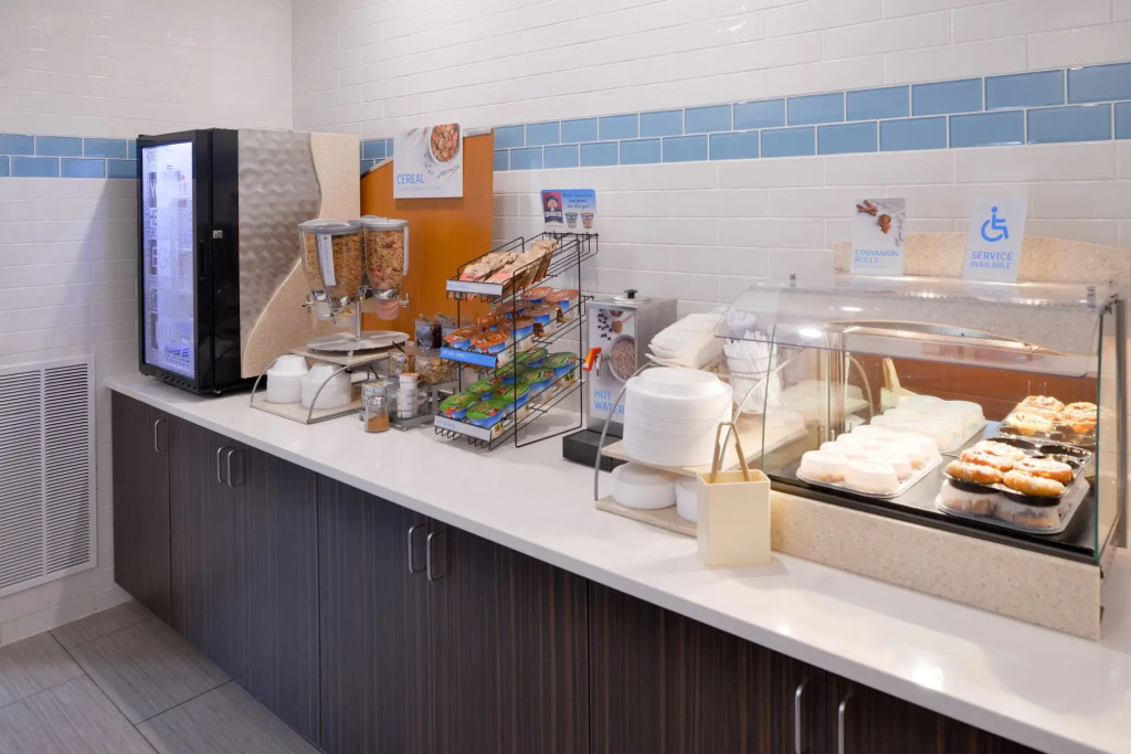 Holiday Inn Express Hotel & Suites Sioux Falls At Empire Mall by IHG