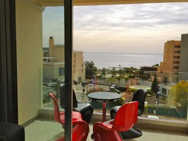 Avalon Beach Apartment
