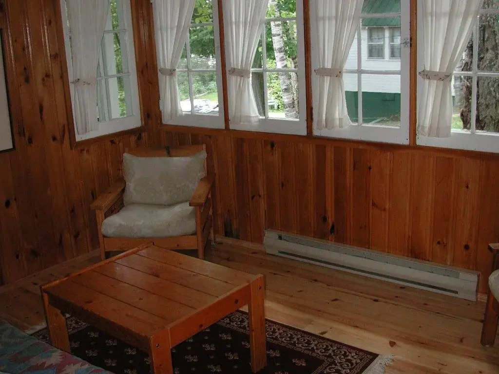 Birch Cliff Lodge on Baptiste Lake